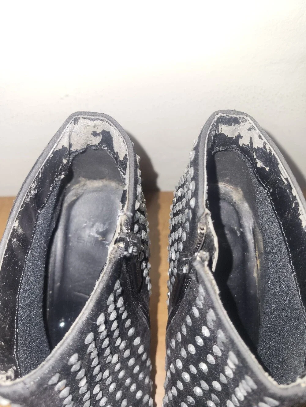 STUDDED PLATFORM DRESS SHOES (Size 8)
